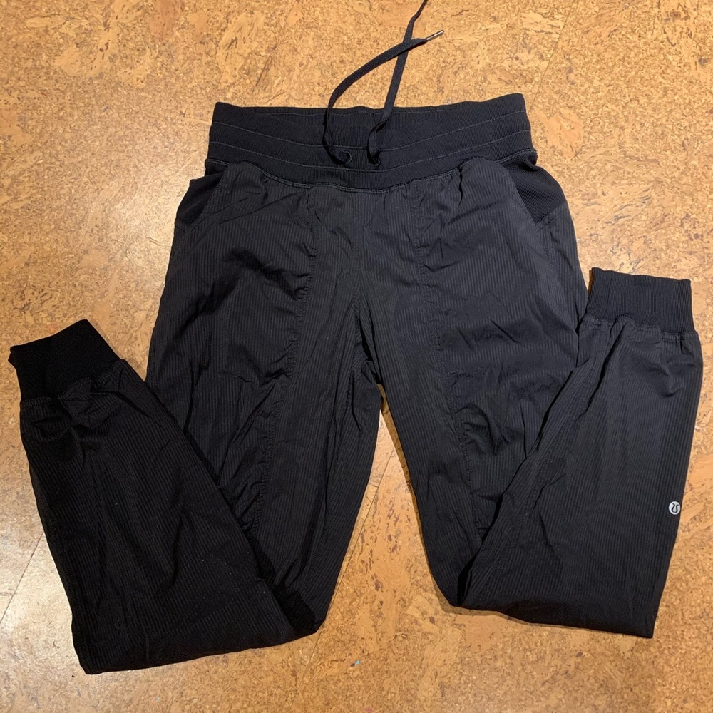 Lululemon Sz 6 black dance studio pants